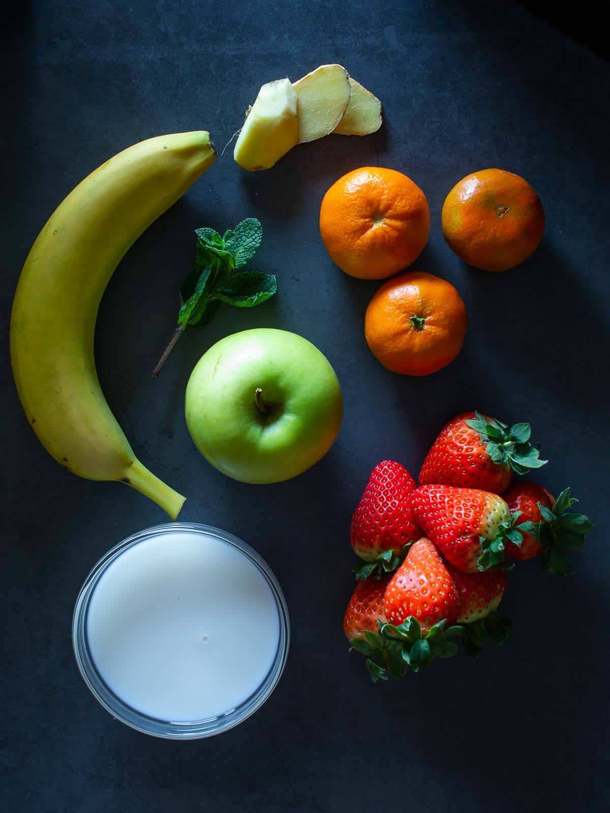 banana strawberry apple smoothie ingredients