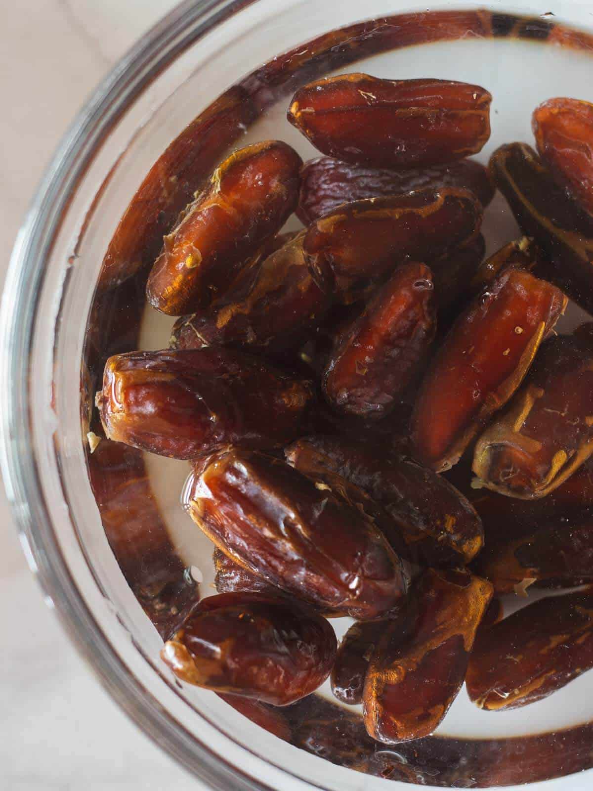 soaking dried dates