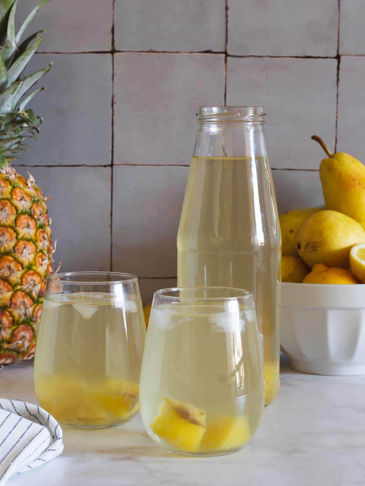 Cómo hacer agua de piña | Our Plant-Based World