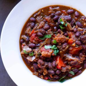 vegan chili served in white plate featured.