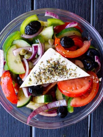 greek salad featured