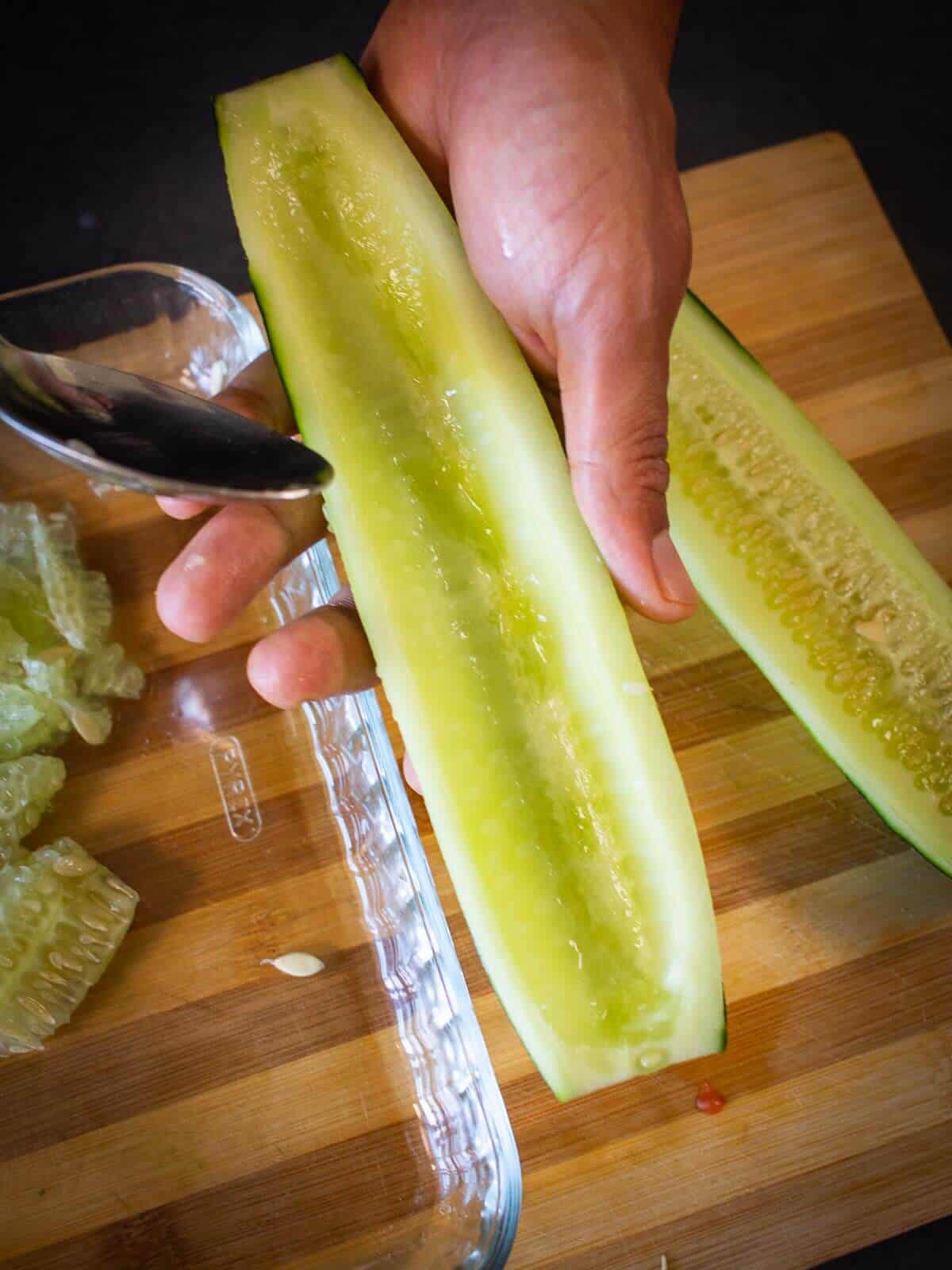 deseeding-cucumber