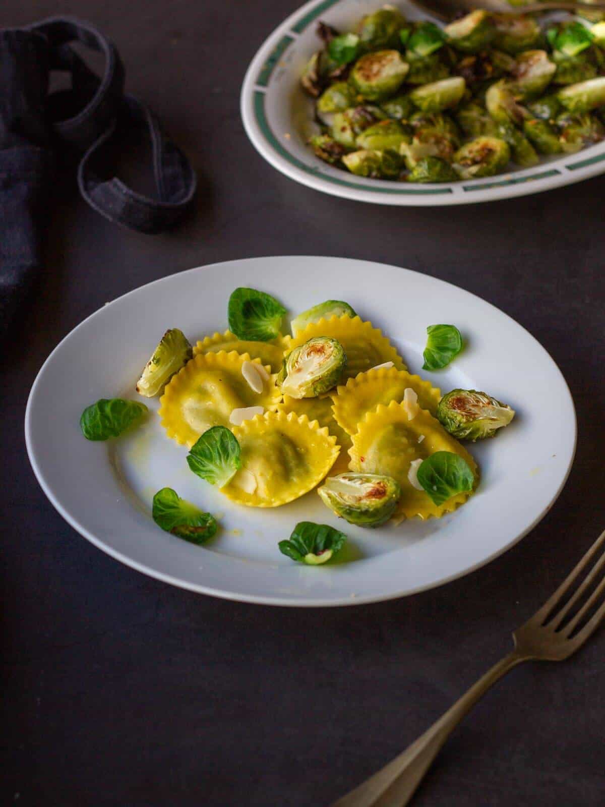 brussels sprouts leaves with pasta