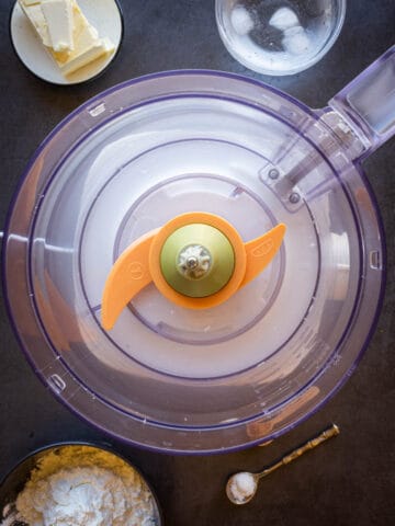 food processor with plastic spinner.