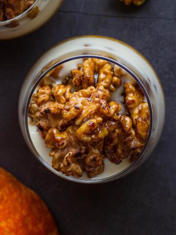 add caramelized walnuts layer