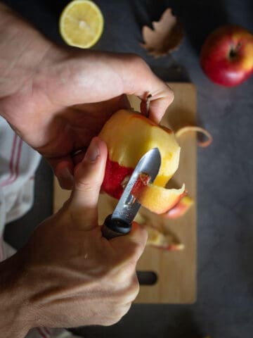 pealing apple Unsweetened applesauce