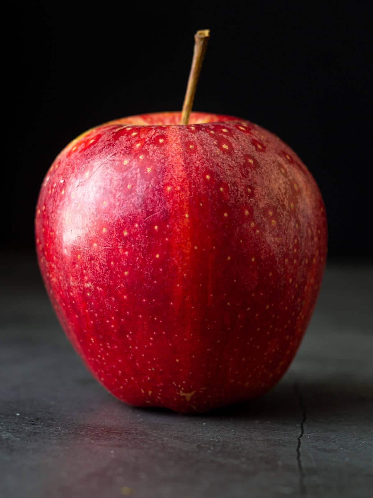 red apple