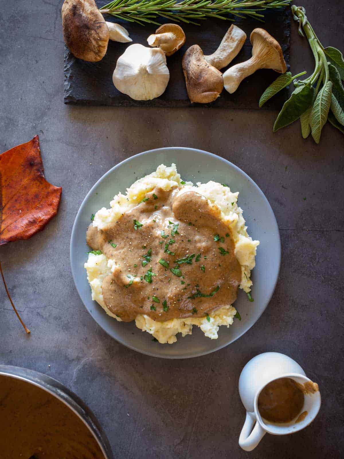 vegan mashed potatoes with gravy