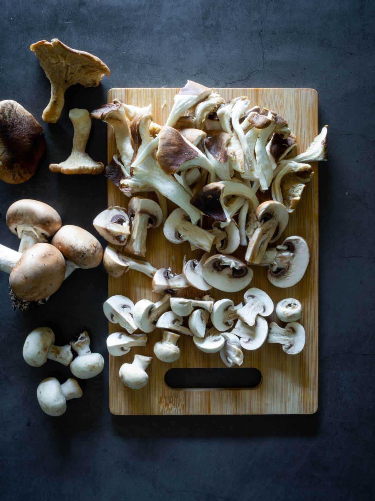 sliced clean mushrooms