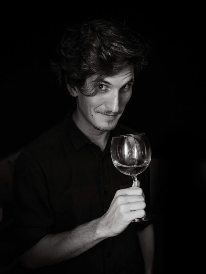 joaco tasting wine