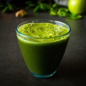 Receta simple de jugo verde + beneficios de jugo de col rizada