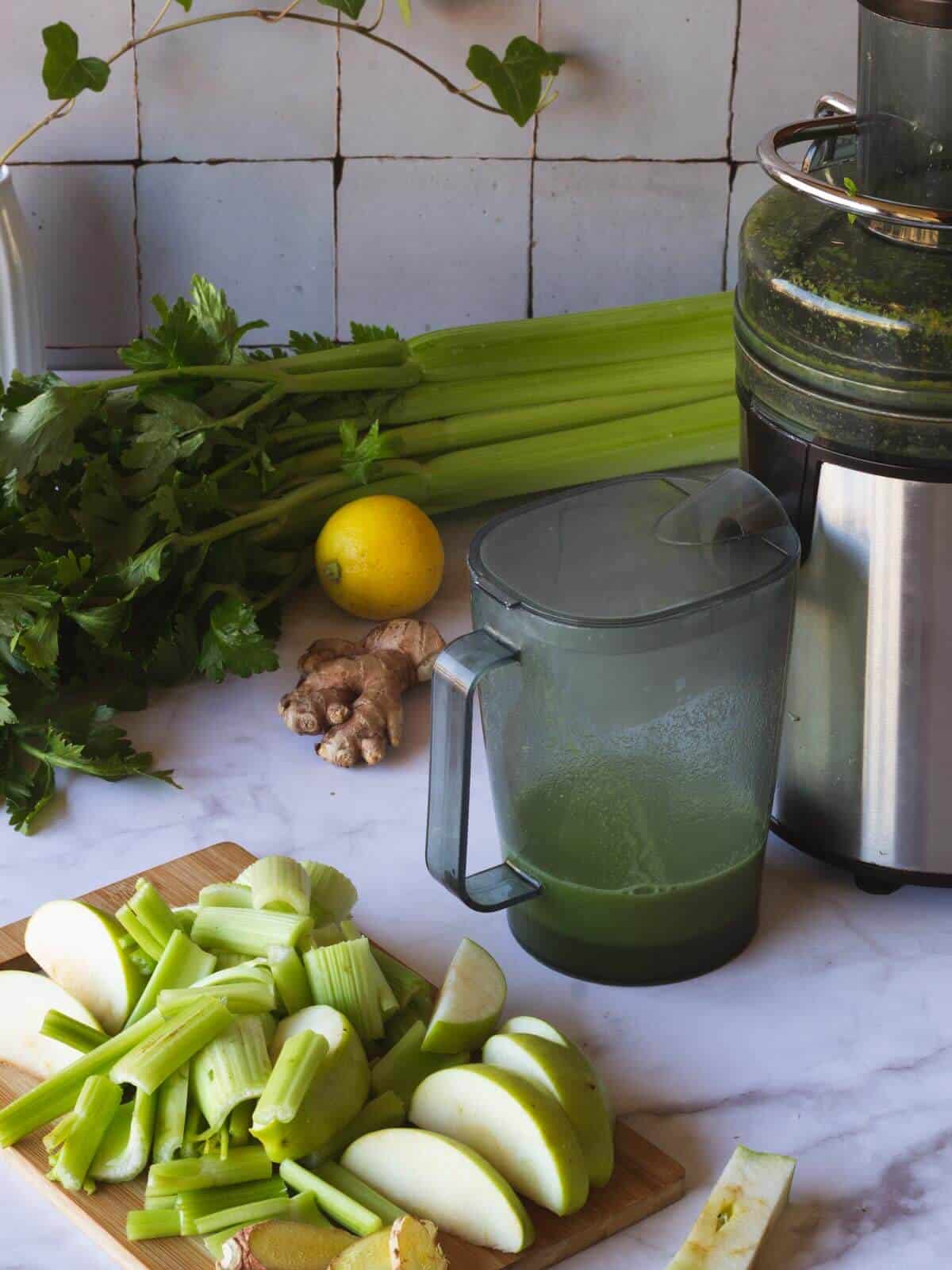 juicing celery juice with a juicer