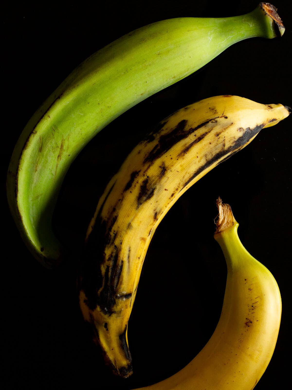 green plantains, ripe plantains and bananas comparison