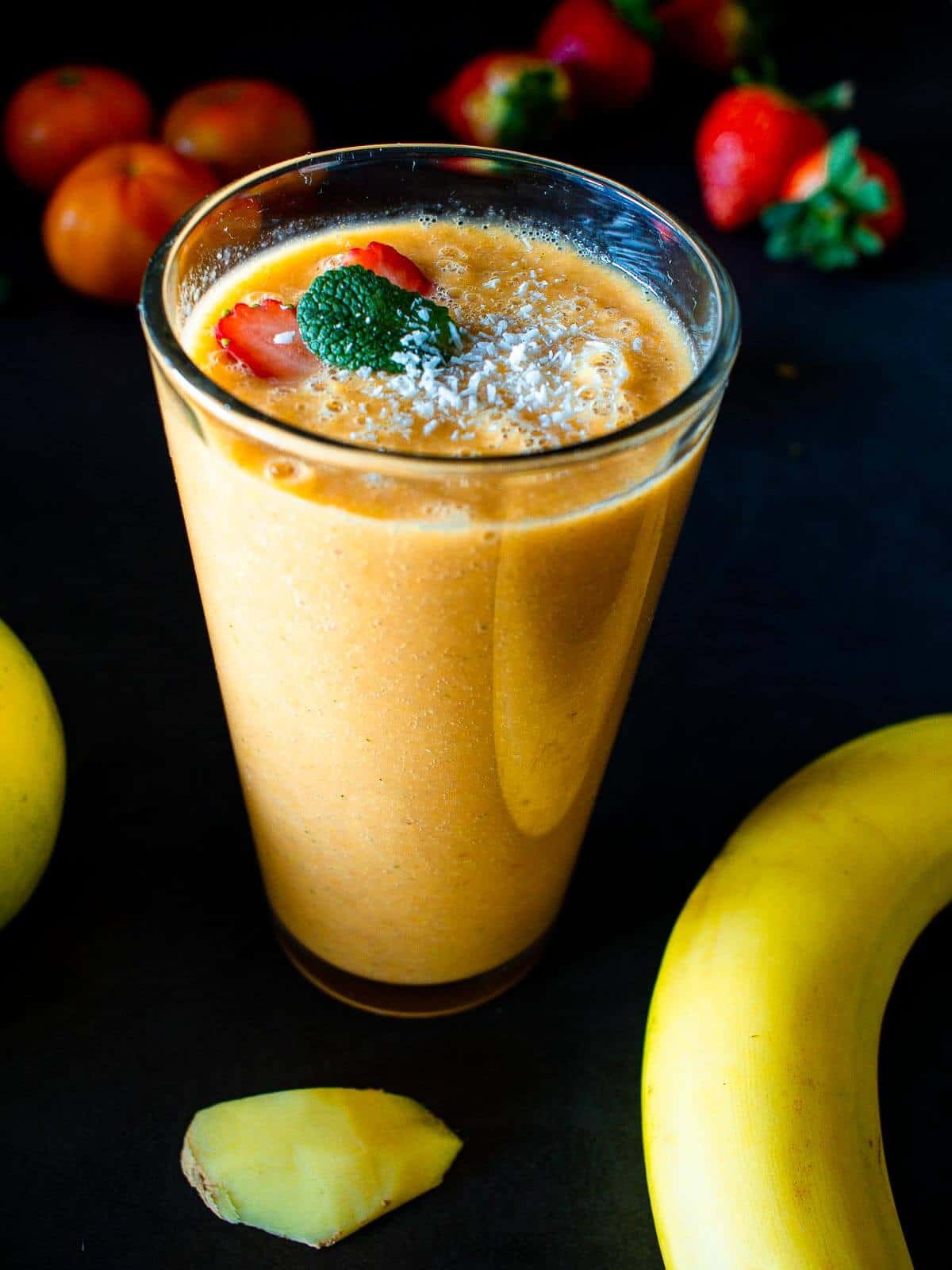 strawberry banana smoothie without yogurt in a glass