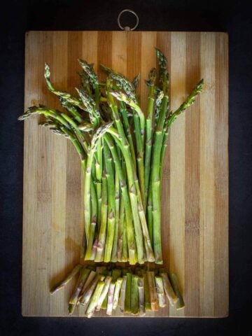 cut asparagus stems.