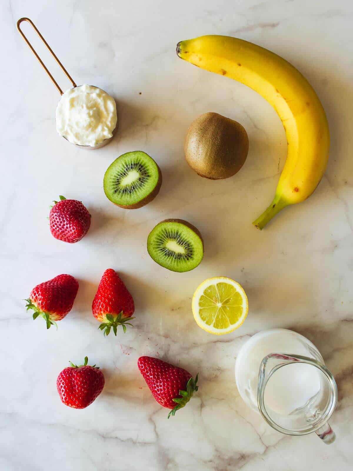 strawberry kiwi banana smoothie ingredients