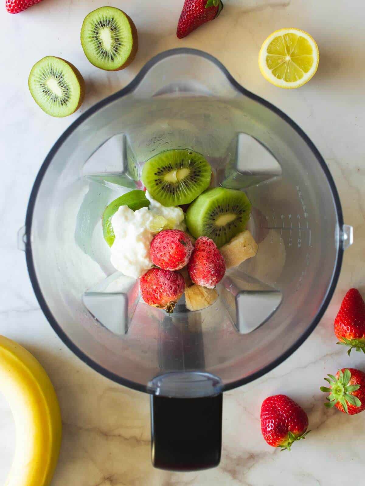 strawberry kiwi banana smoothie ingredients in blender