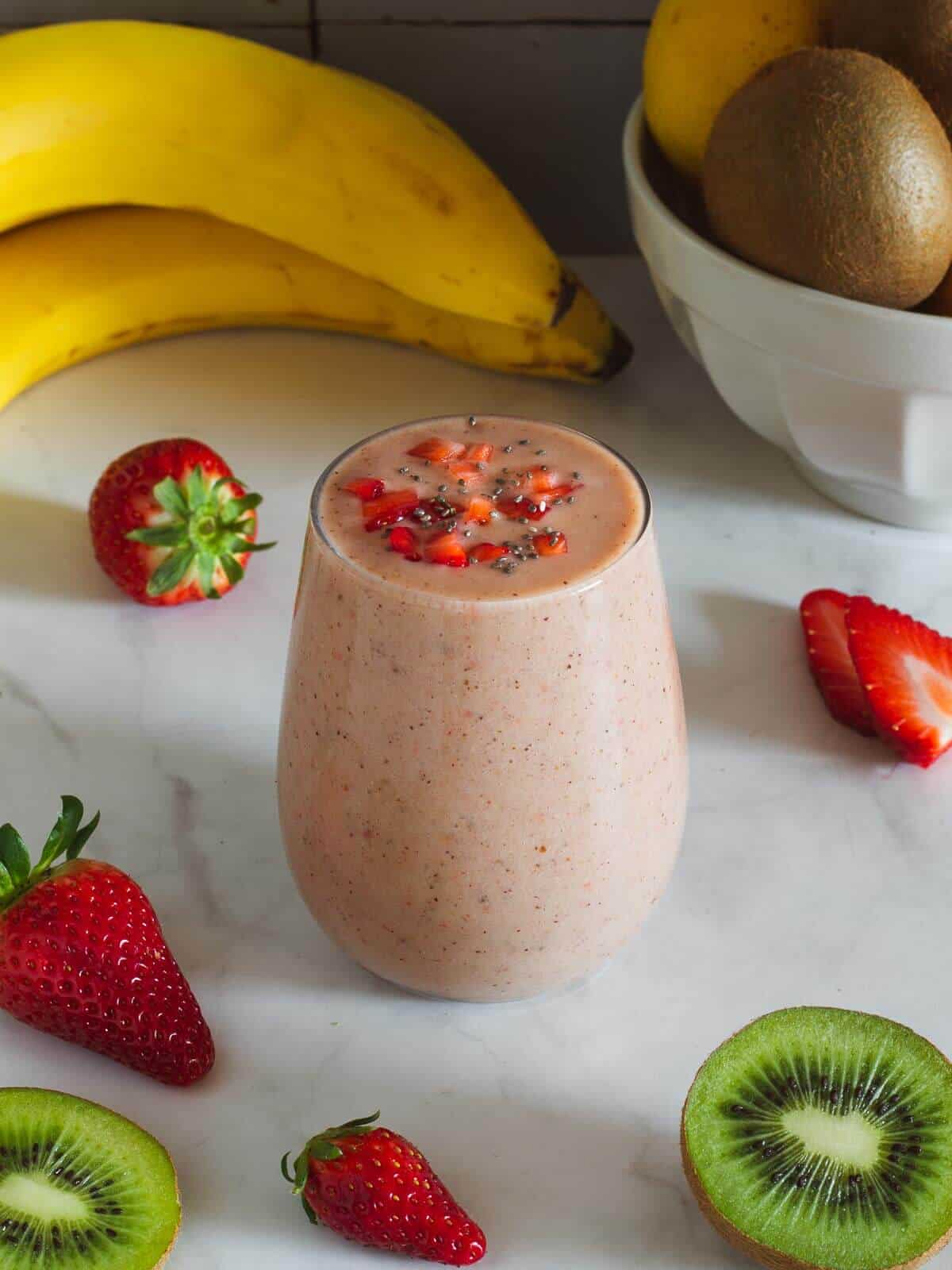 strawberry kiwi banana smoothie glass