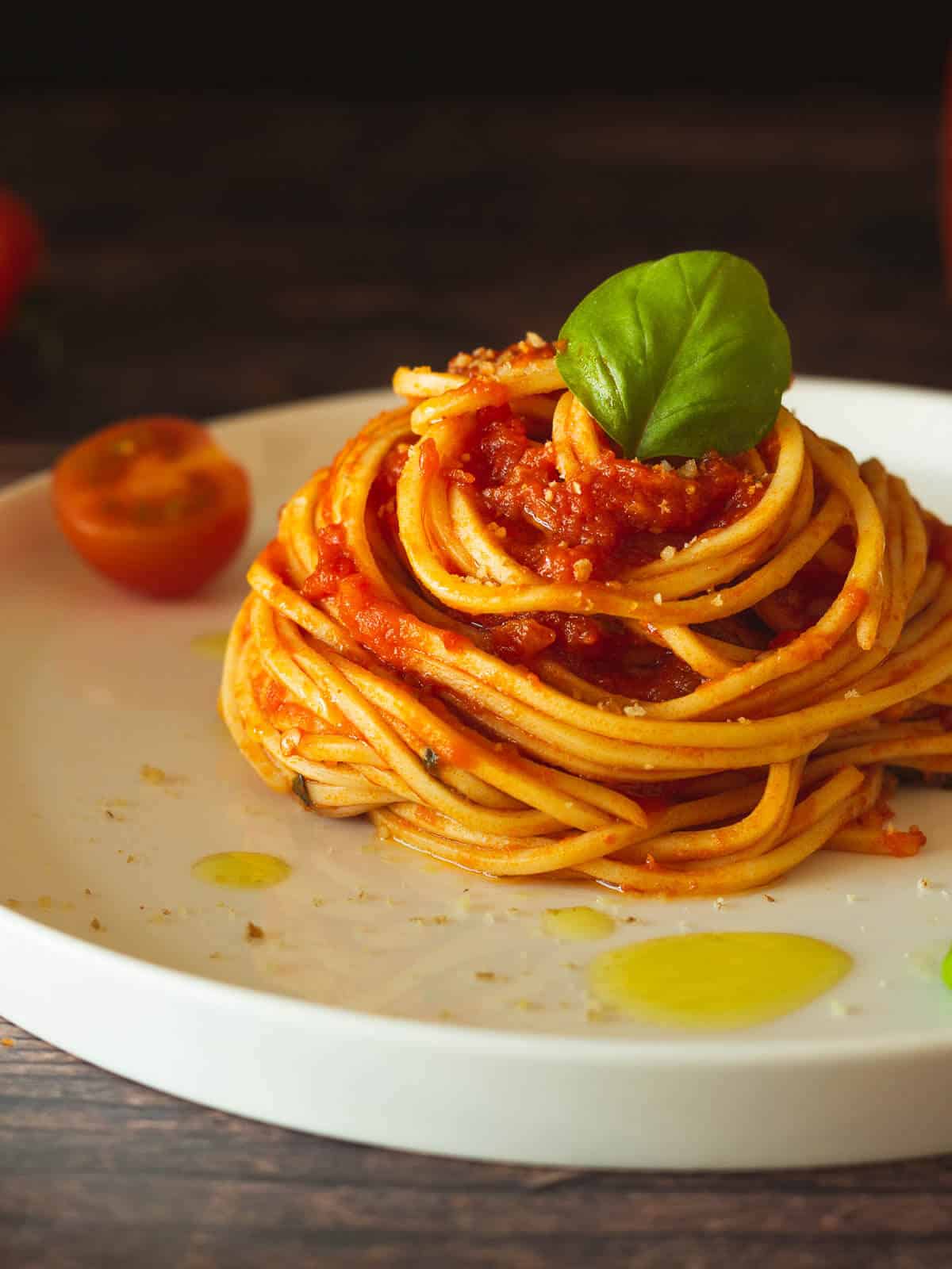 spaghetti nest with marinara sauce