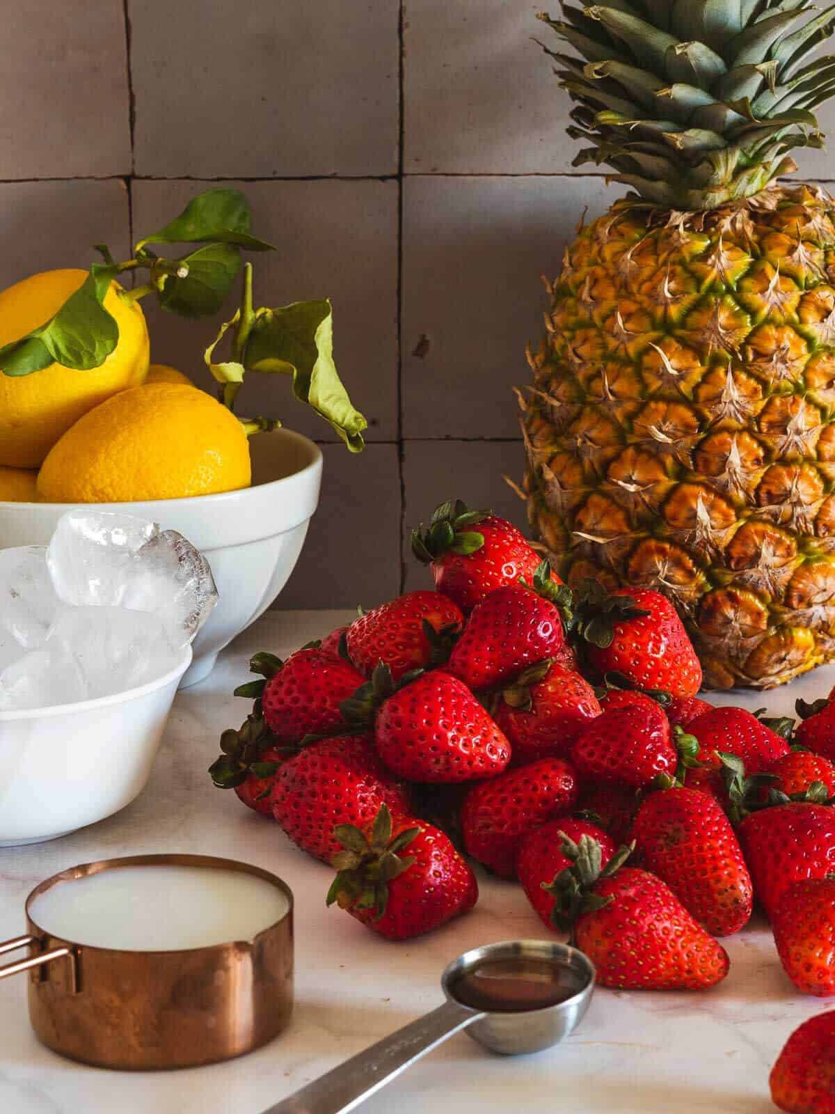 vegan pineapple strawberry smoothie  ingredients