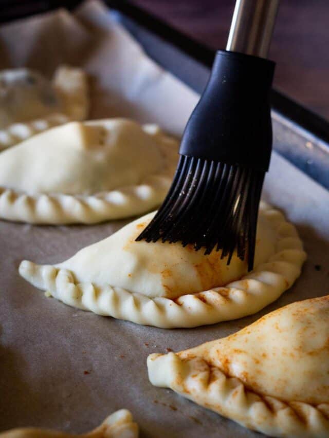 Easiest vegan empanada dough recipe - 10 mins!