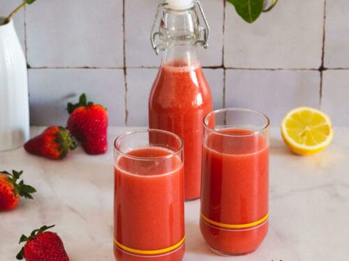 Simple Strawberry Juice Recipe - Plant-Based on a Budget