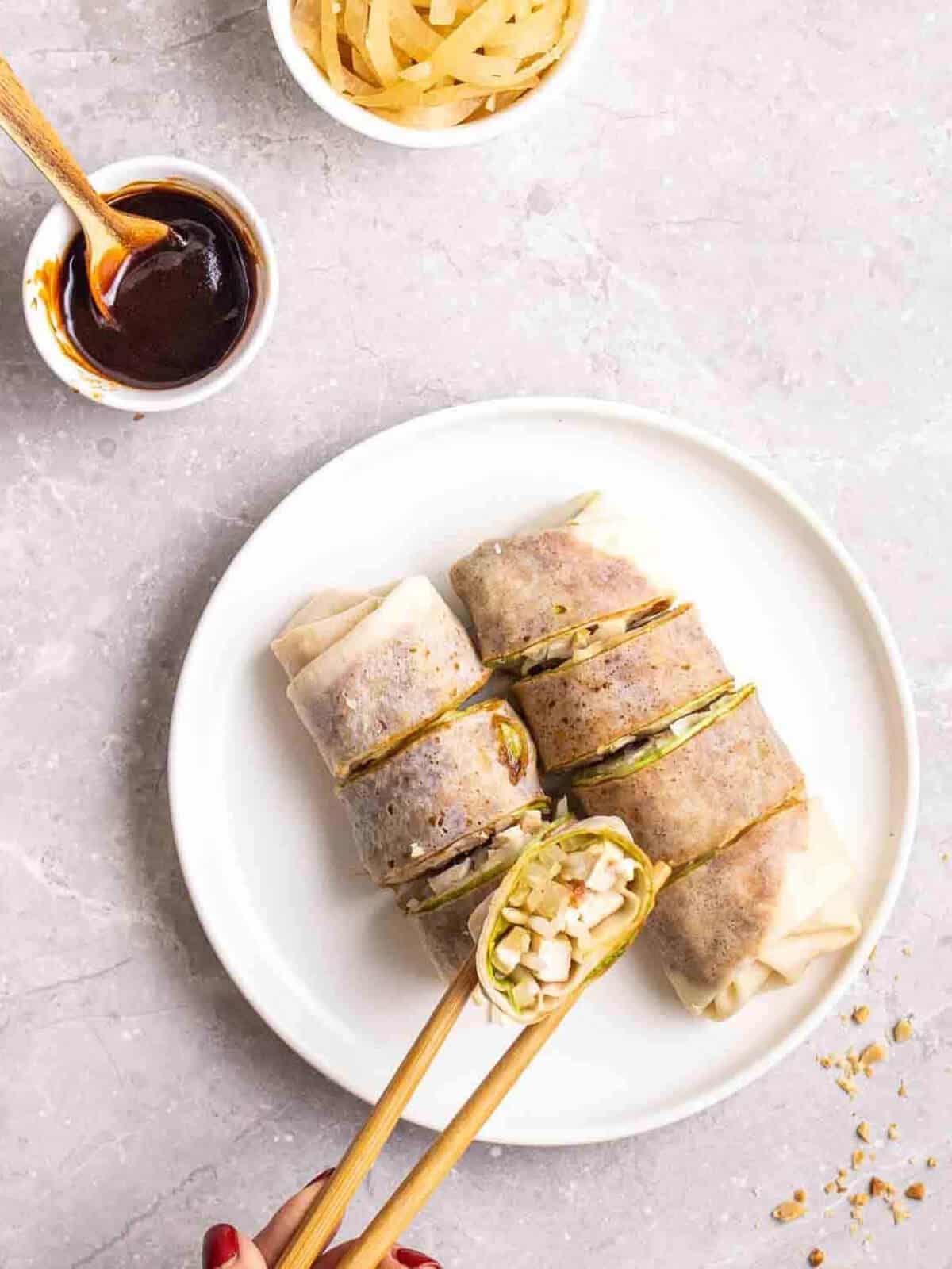 popiah rolls with sprouts