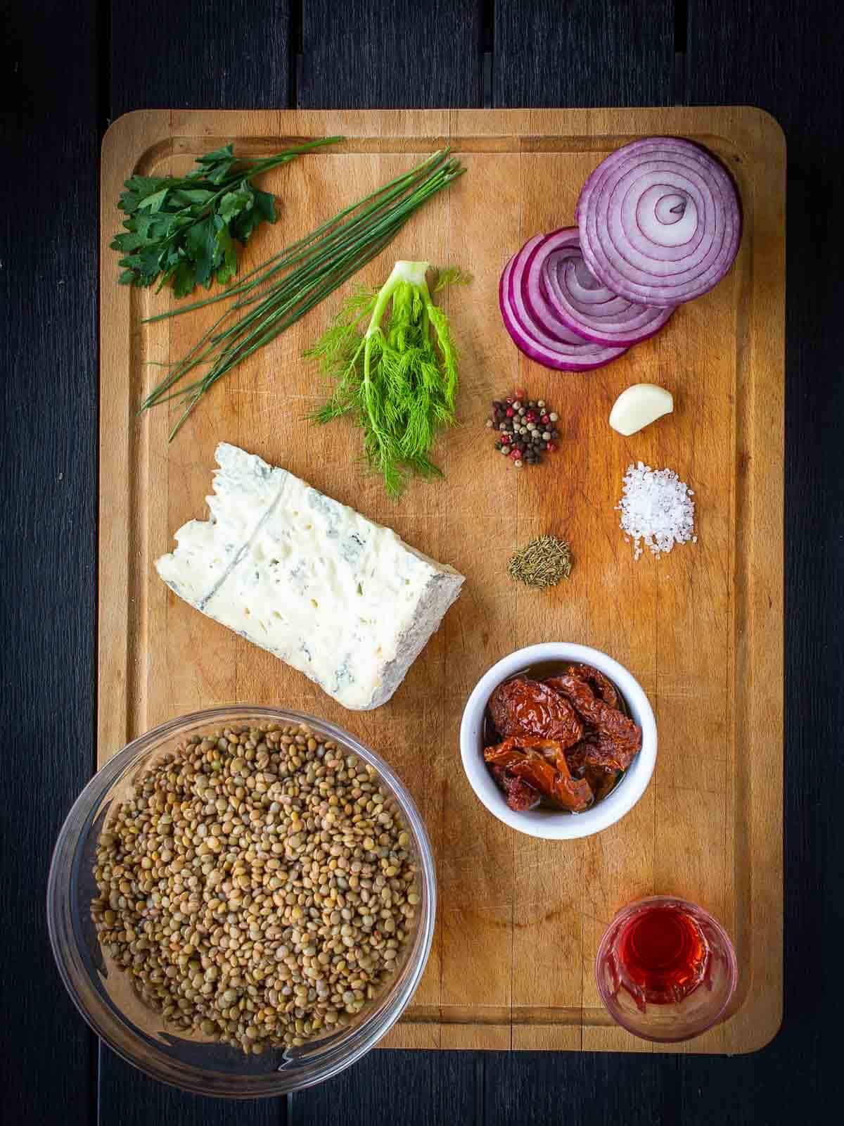 Mediterranean lentil salad ingredients.