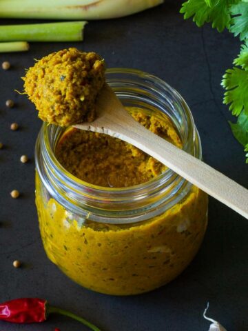 thai yellow curry paste featured