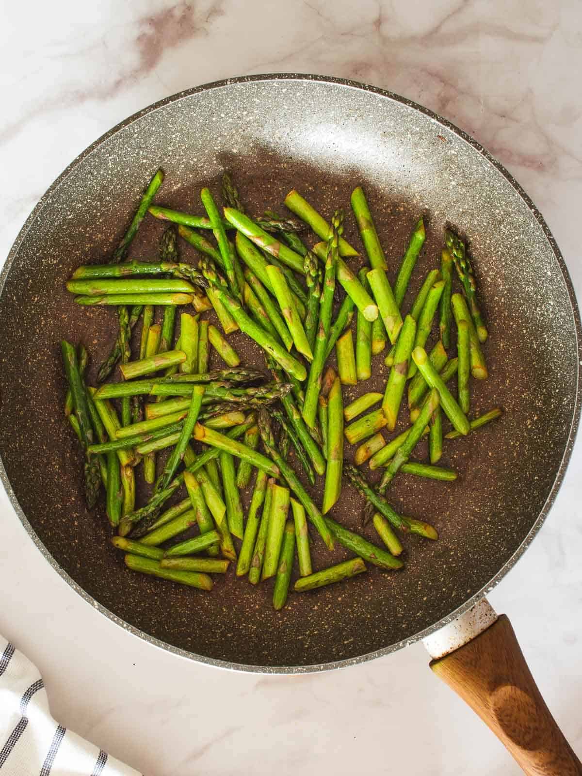cook asparagus in a skillet
