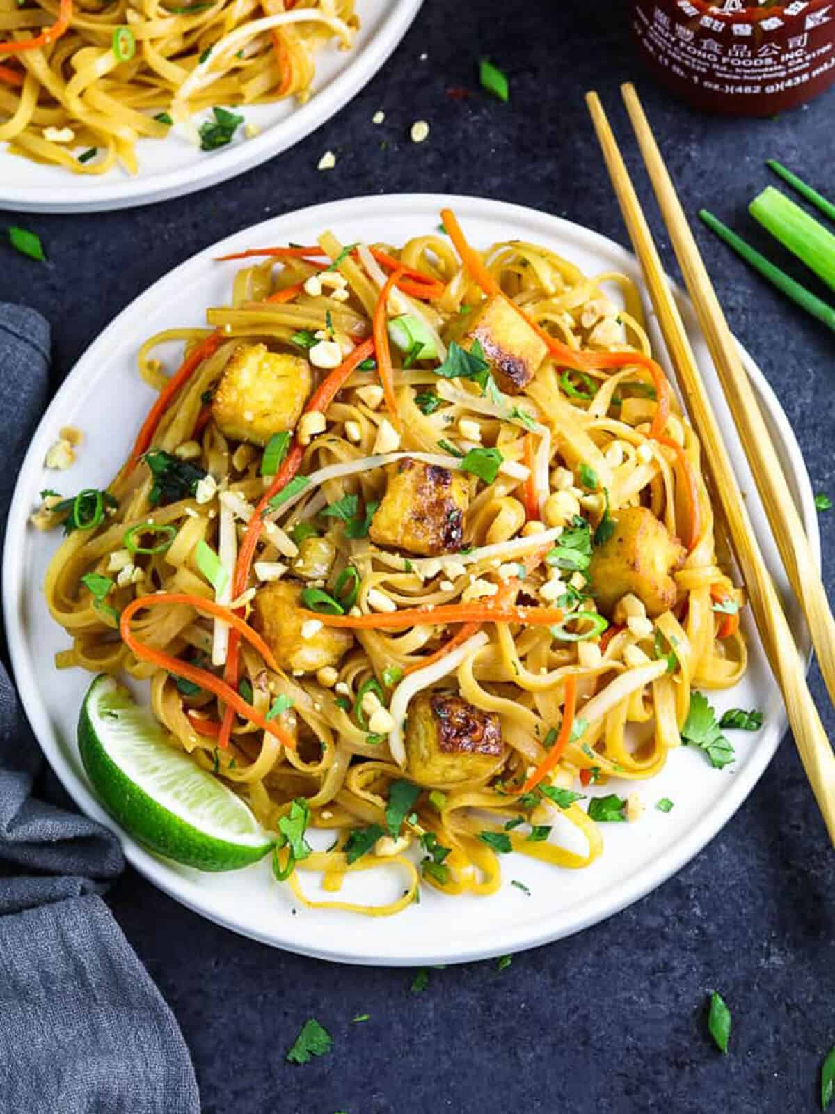 plato vegano pad Thai con brotes de soja