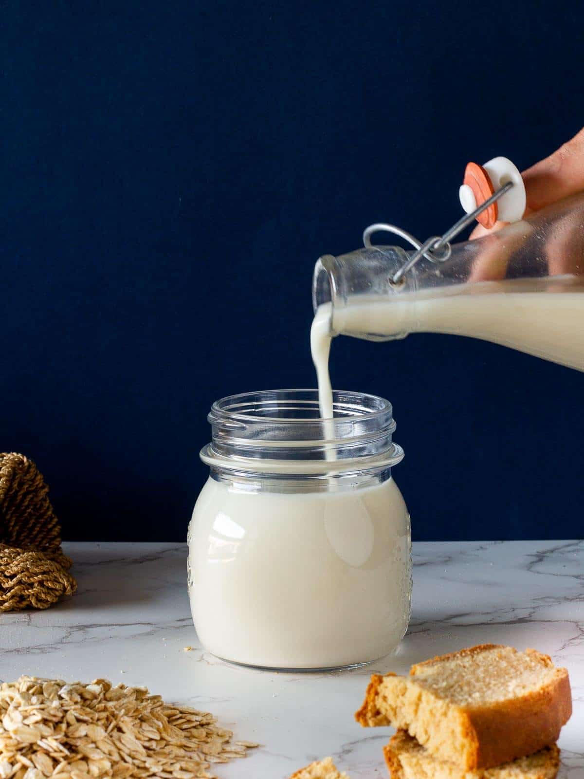 Cómo se hace la leche de avena? + Beneficios de la leche de avena