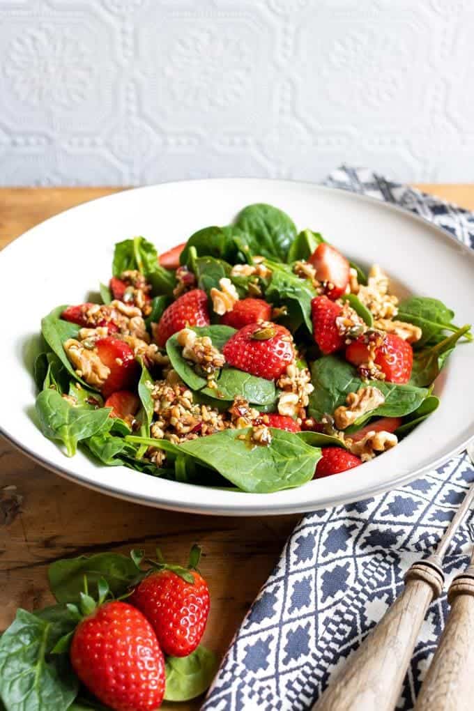 strawberry spinach salad appetizer for vegan valentines