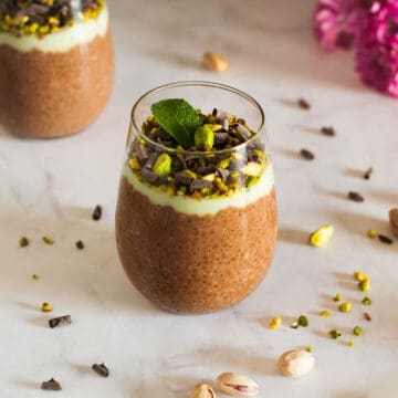 dark chocolate chia pudding with pistachio featured