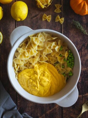 sit in the cooked pasta, green peas and butternut squash mixture