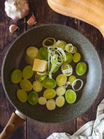 sautée vegan butter with leeks.