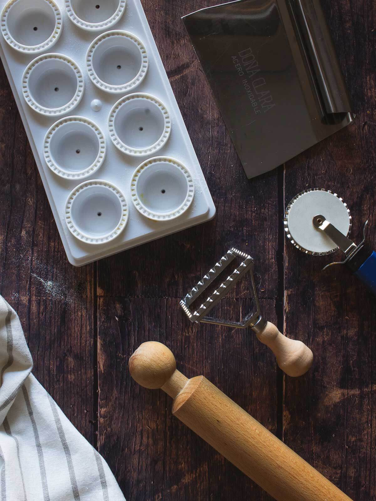 different pasta cutter utensils, including pasta tray, pasta press, roller wheel