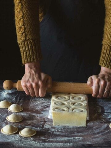 put the second pasta sheet over the filled pockets and press with a rolling pin.