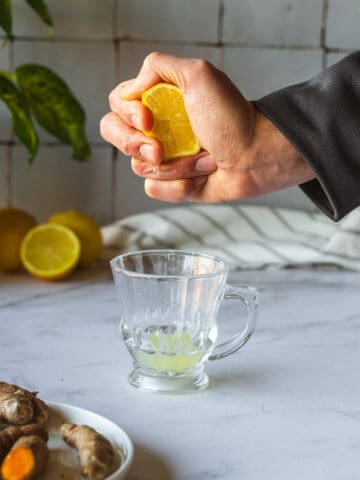 squeeze lemon in a cup.