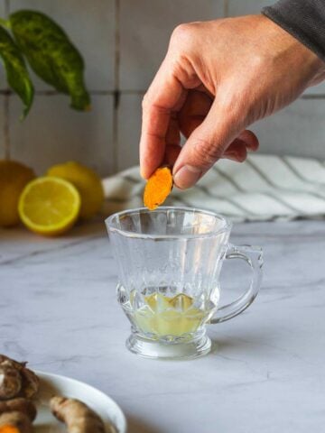 add fresh turmeric and ginger to the cup.