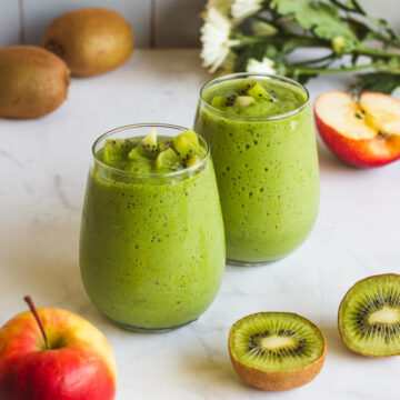 spinach apple smoothie featured