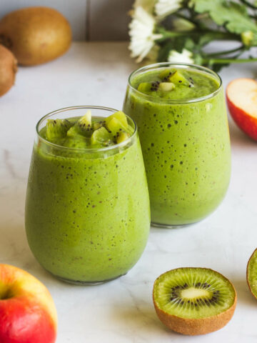 spinach apple smoothie featured
