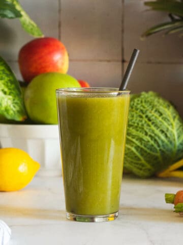 high-fiber smoothie for constipation featured image.