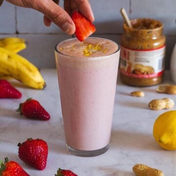 peanut butter strawberry smoothie featured