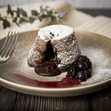 vegan lava cake featured