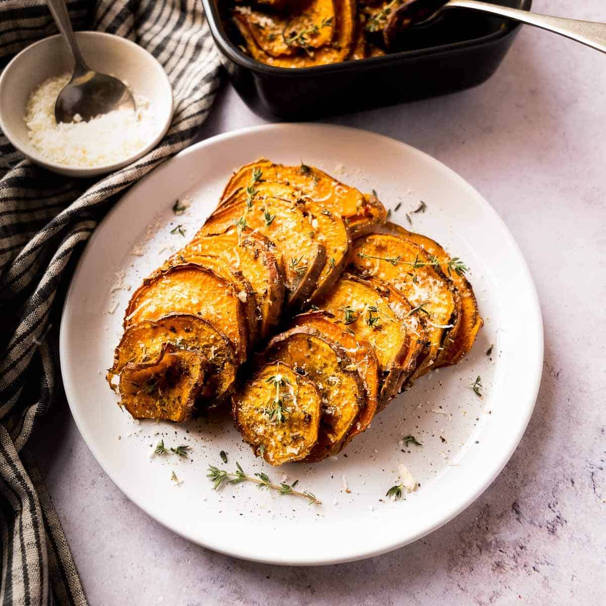 https://ourplantbasedworld.com/wp-content/uploads/2022/10/4-ingredient-oven-baked-sweet-potato-slices-12.jpg