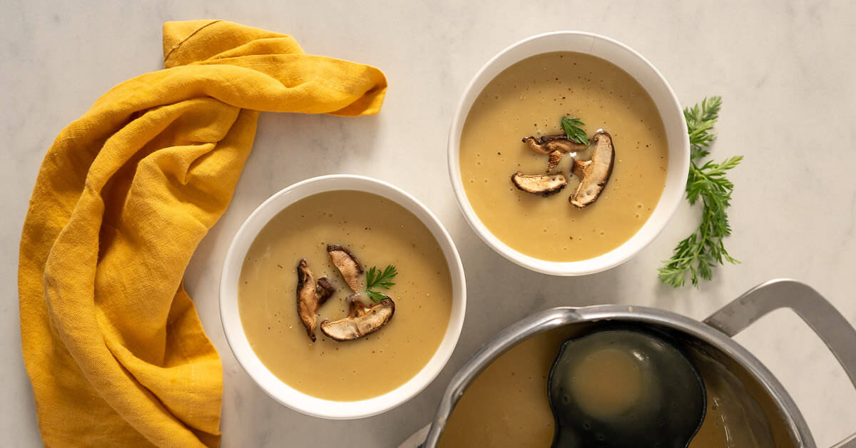 https://ourplantbasedworld.com/wp-content/uploads/2022/10/4-ingredient-potato-soup-gluten-free-5.jpg