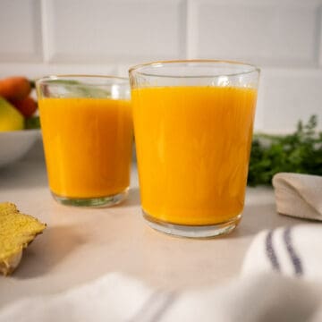 carrot ginger turmeric juice featured.