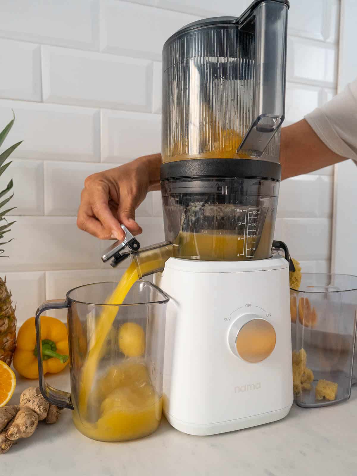 How To Make Pineapple Juice (With or Without Juicer) - Alphafoodie