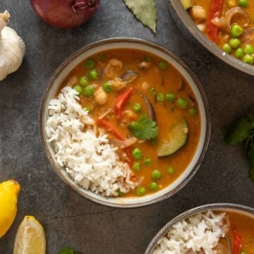 vegan coconut chickpea curry featured.